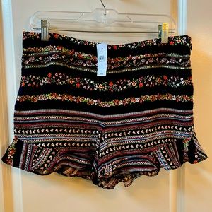 LOFT short with cute ruffle detail